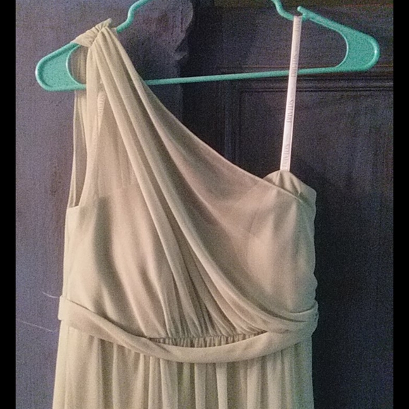 David 's Bridal Dress. - Picture 2 of 5